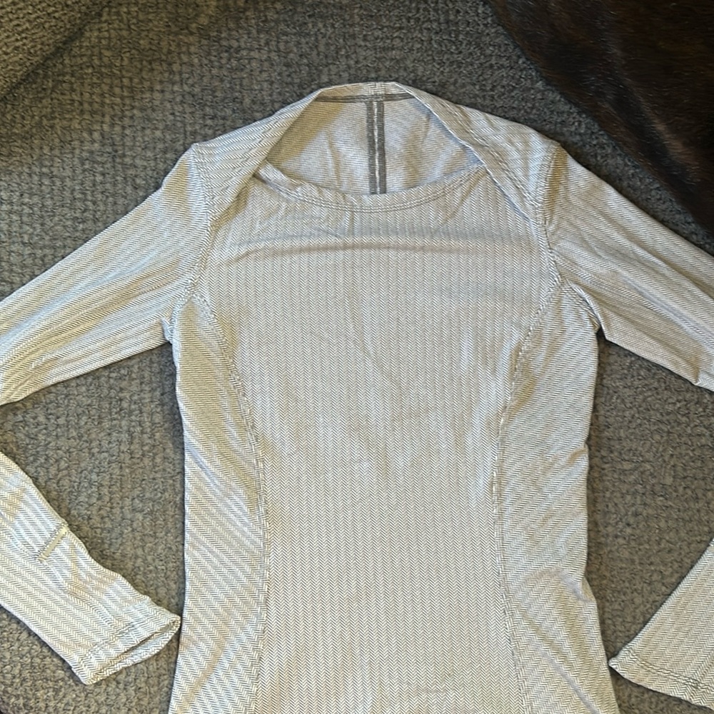 Great shirt for outside fall day running or any sport